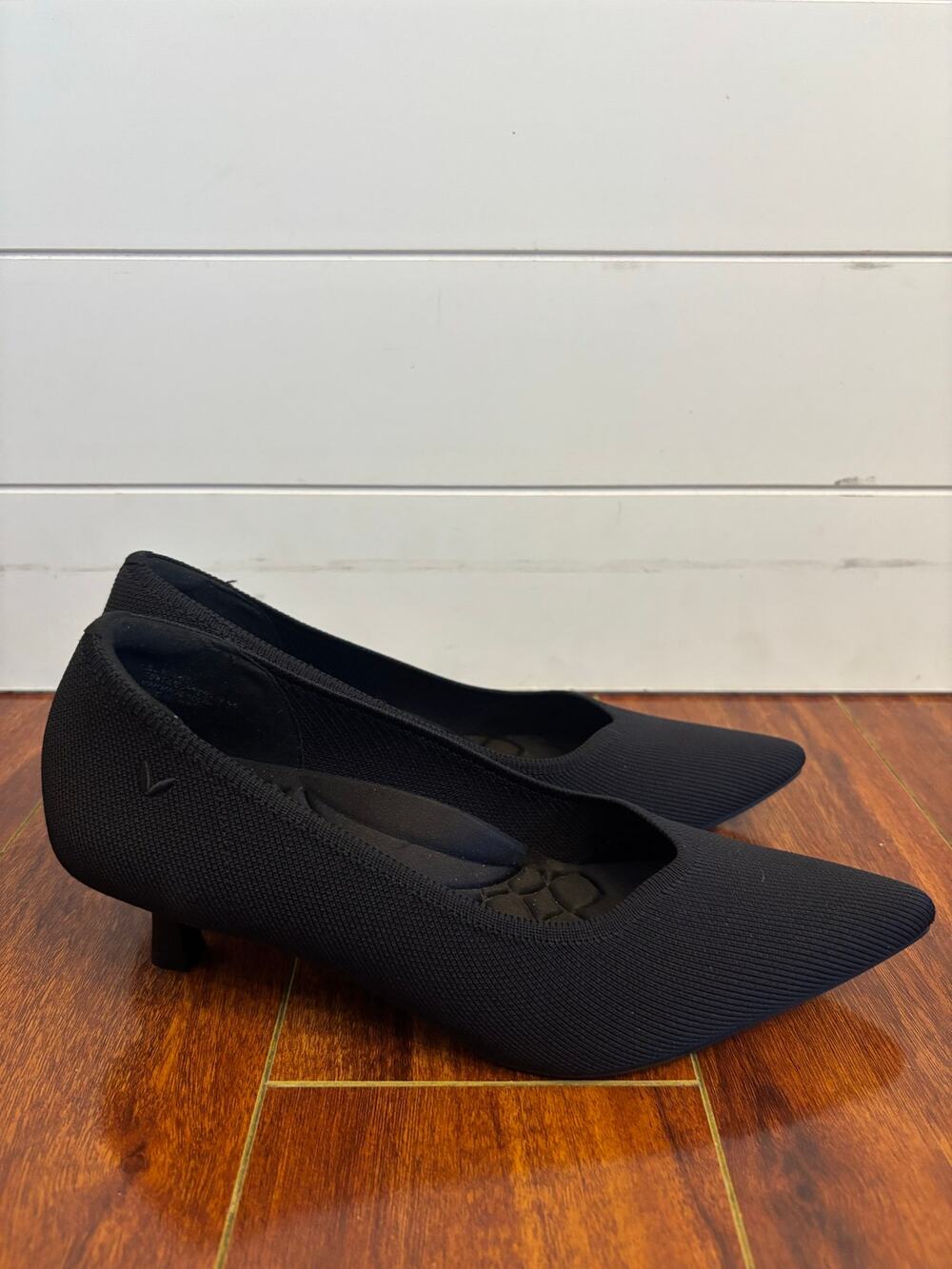 Vivaia Scarlett Pointed Toe Kitten Heels Black Comfort Shoes Career Size 9